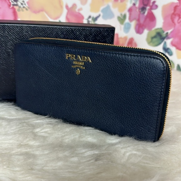 💯Authentic Prada Black Leather Wallet🍀 - Picture 9 of 14